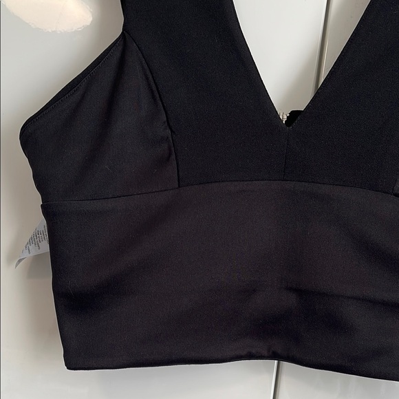 DYNAMITE Black V-Neck Crop Top Lined, Size M - Picture 7 of 8
